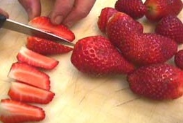 couper les fraises en quartiers